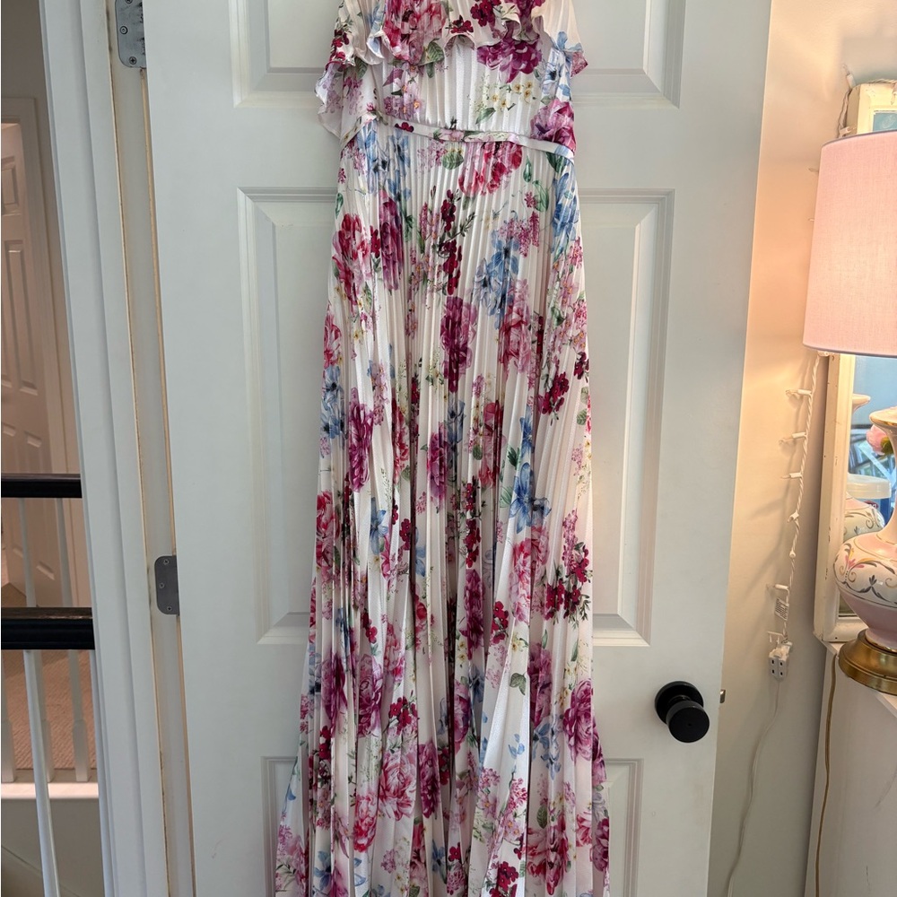 Monique Lhuillier White and Cream Dress